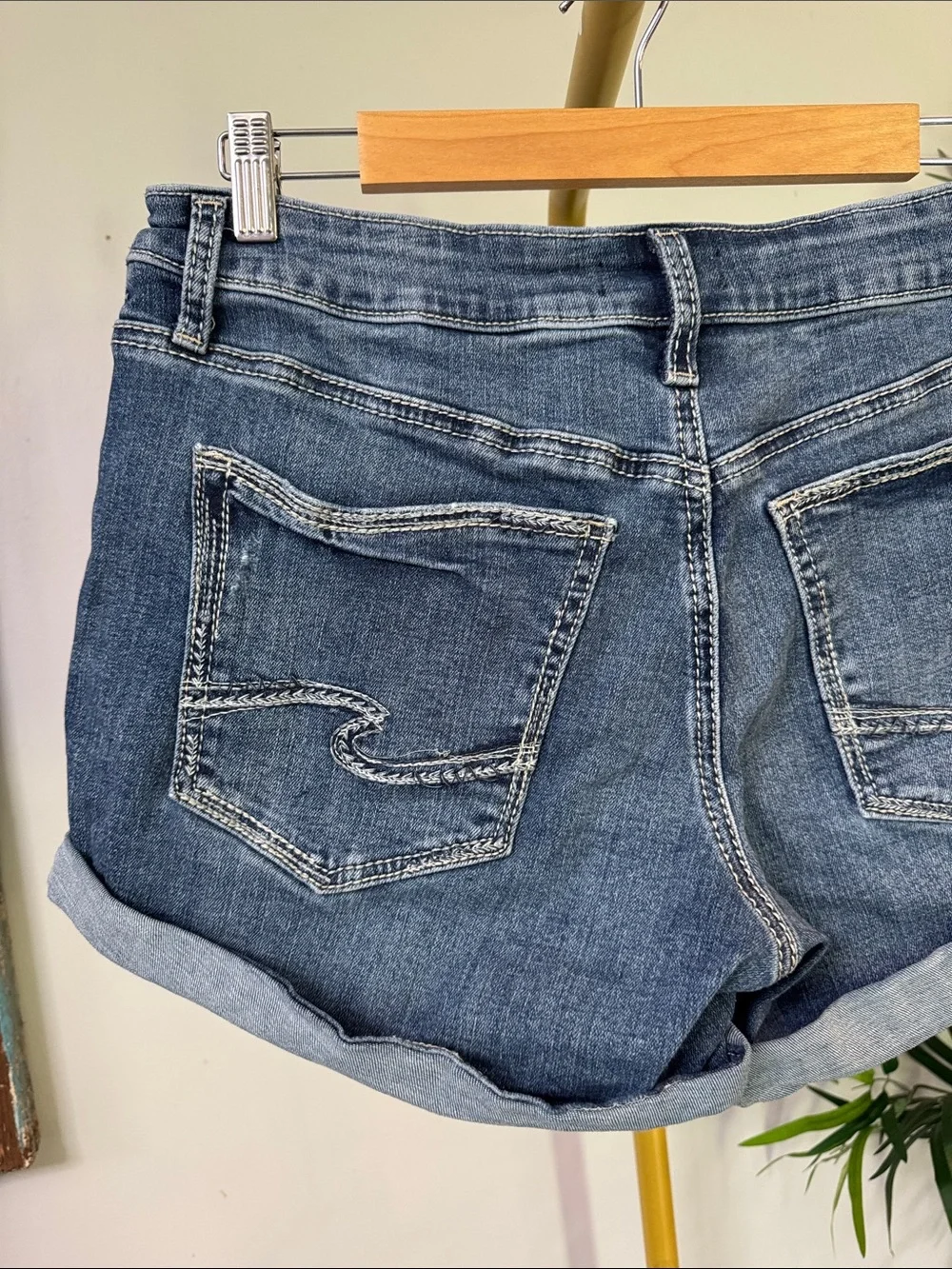 Silver Jeans Blue Denim Rolled-Hem Shorts EUC 31